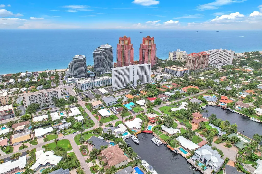 2212 NE 32nd Avenue Fort Lauderdale FL 33305