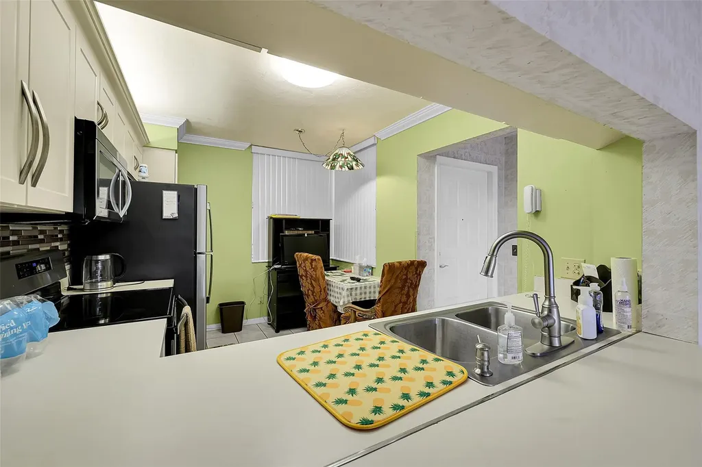 10369 NW 24th Place Sunrise FL 33322