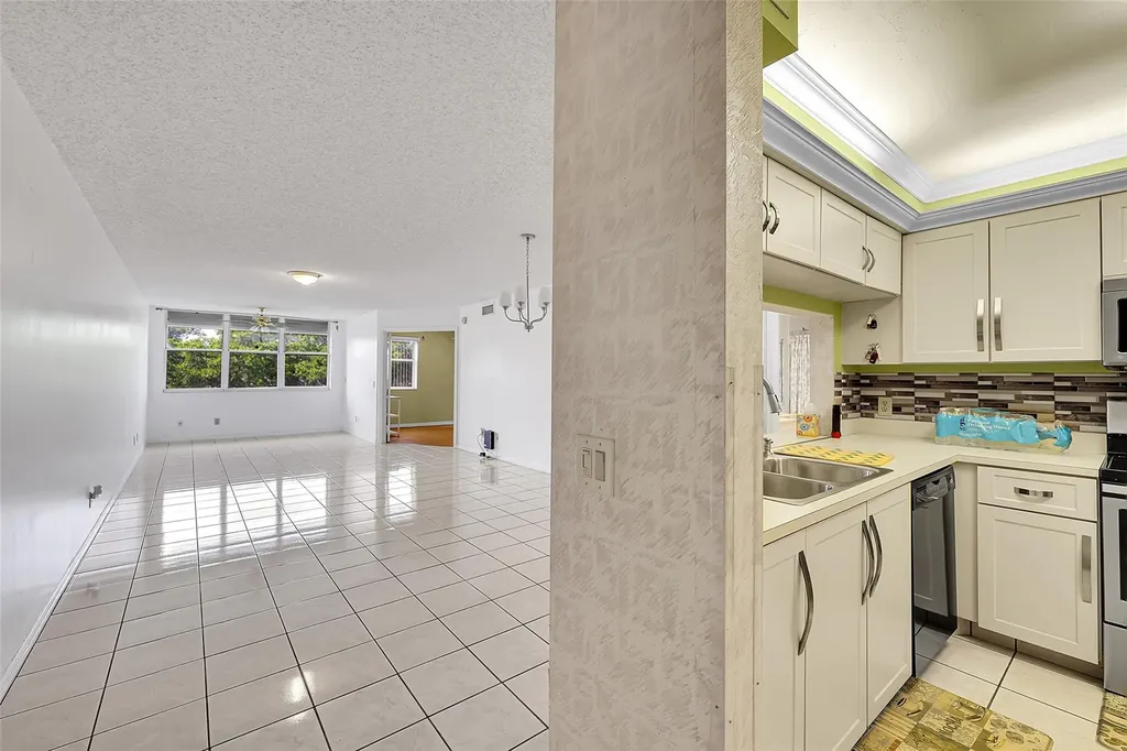 10369 NW 24th Place Sunrise FL 33322
