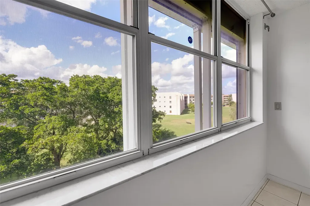 10369 NW 24th Place Sunrise FL 33322