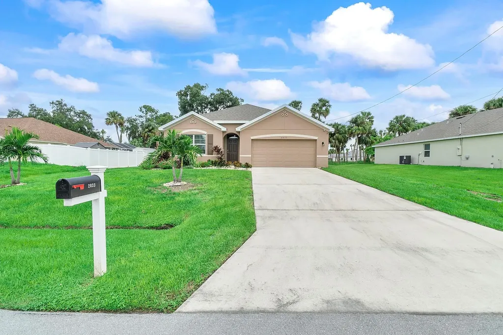2033 SW Villanova Road Port St Lucie FL 34953