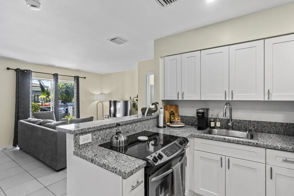 3860 NE 23rd Avenue Lighthouse Point FL 33064