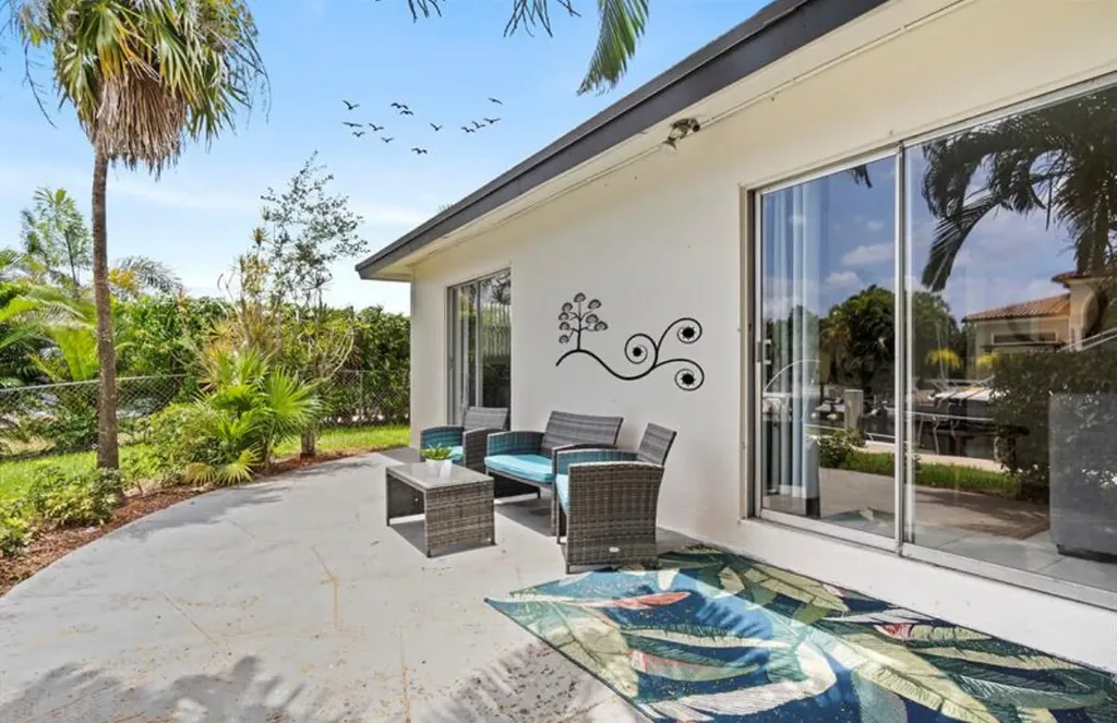 3860 NE 23rd Avenue Lighthouse Point FL 33064