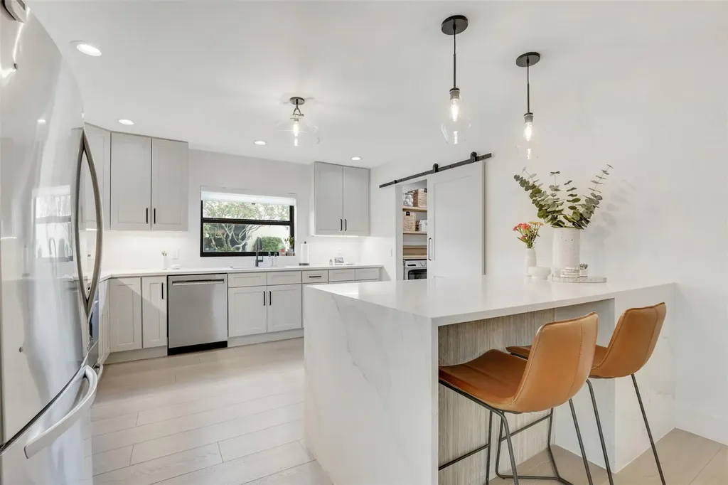 8569 Casa Del Lago Boca Raton FL 33433
