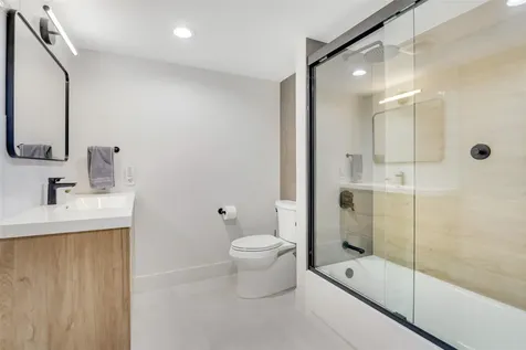 8569 Casa Del Lago Boca Raton FL 33433