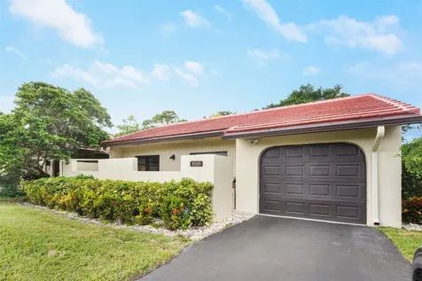 8569 Casa Del Lago Boca Raton FL 33433