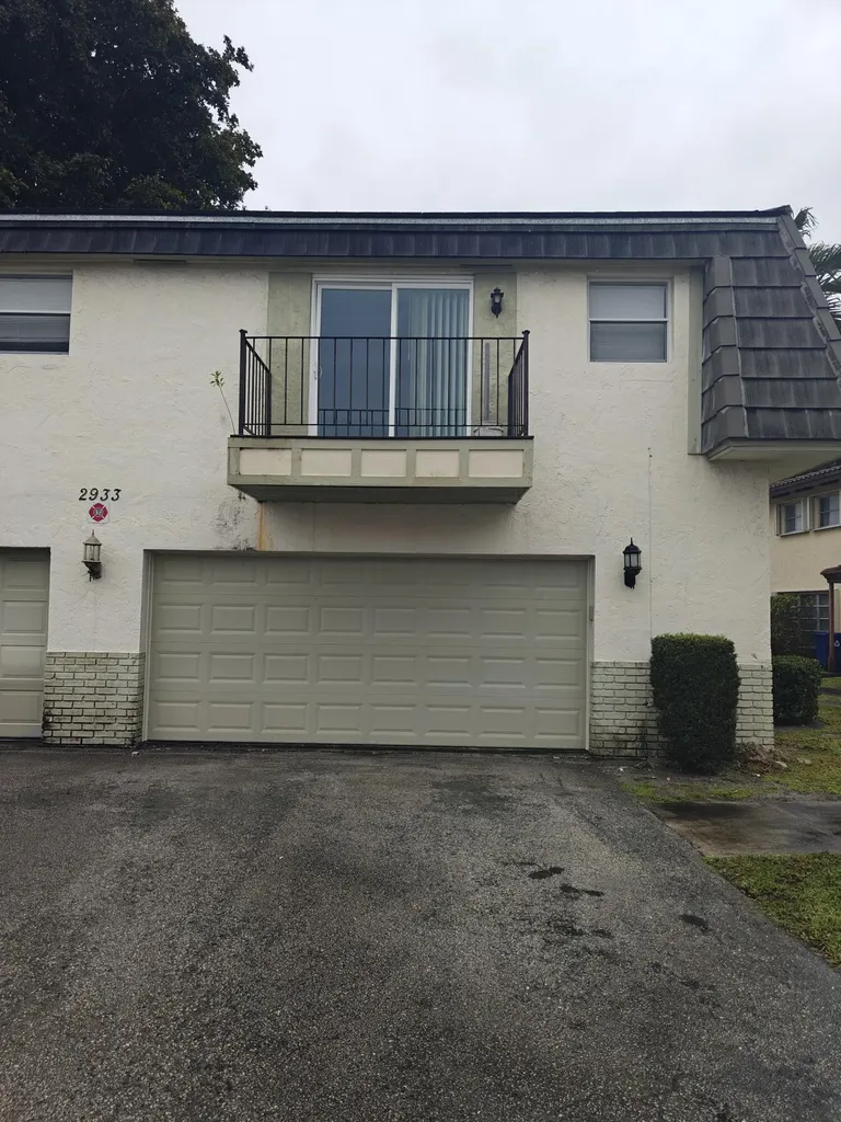 2933 NW 89 Terrace Coral Springs FL 33065