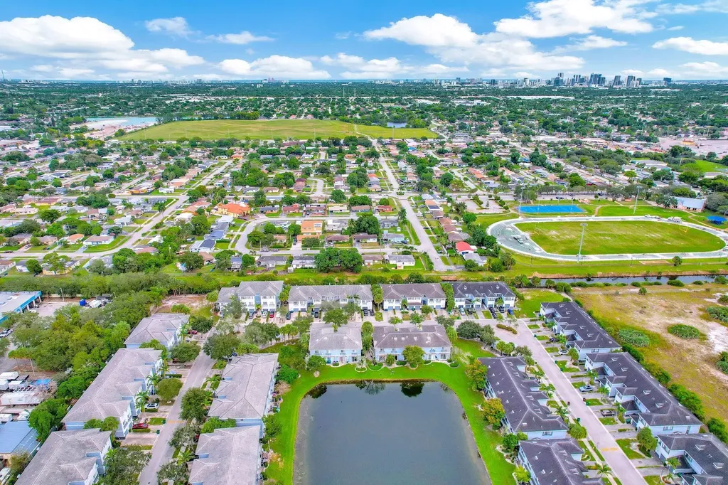 1427 NW 34th Way Fort Lauderdale FL 33311
