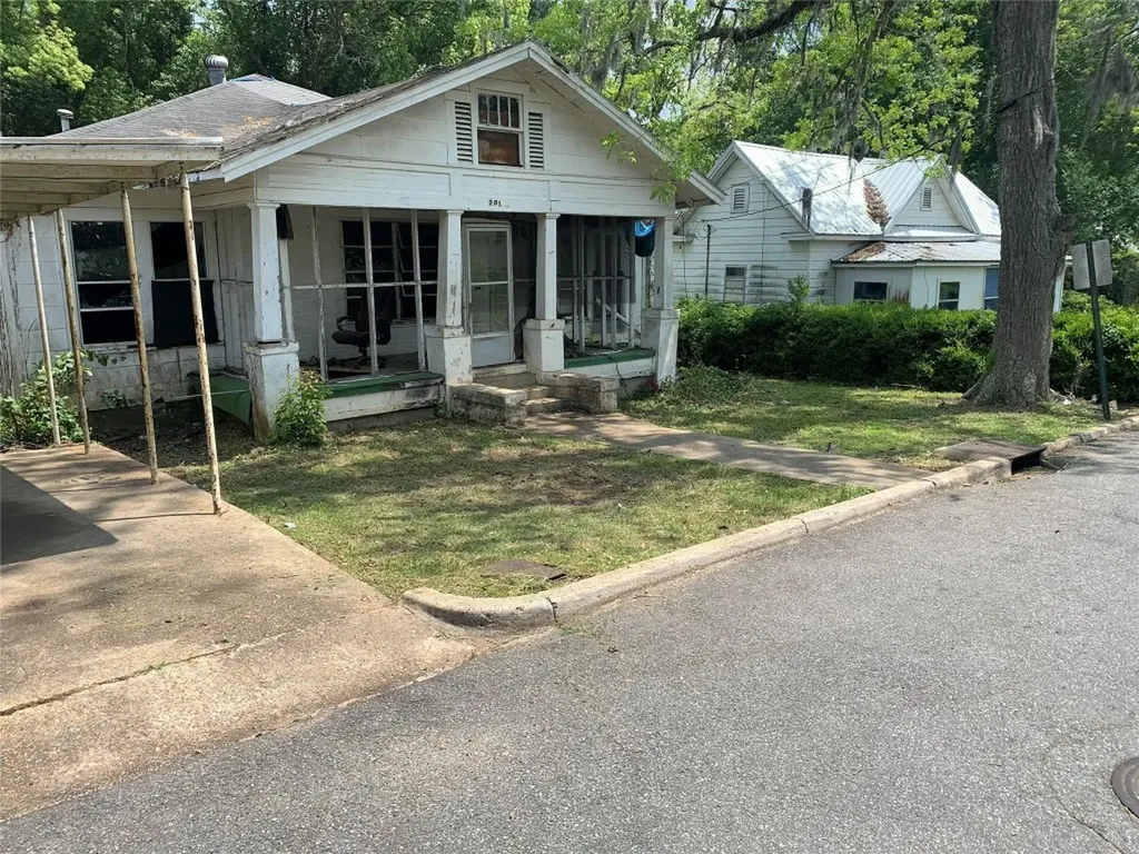 201 S Love Quincy FL 32351