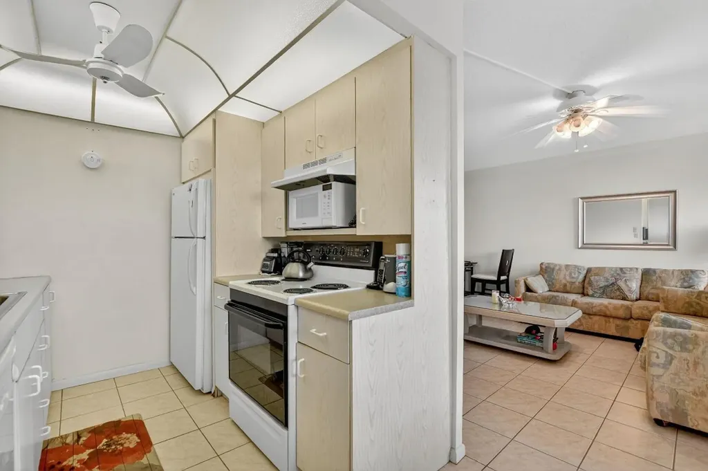 3025 Guildford B Boca Raton FL 33434