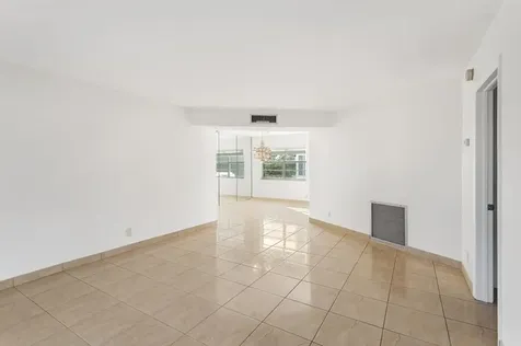 4090 NW 42nd Avenue Lauderdale Lakes FL 33319