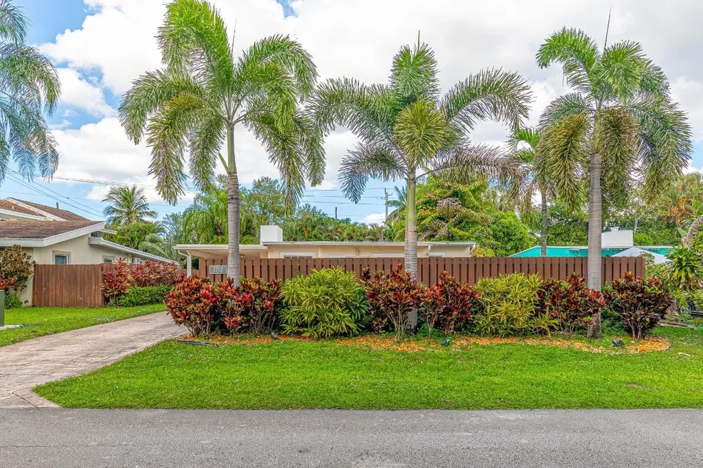 1717 SW 12th Court Fort Lauderdale FL 33312