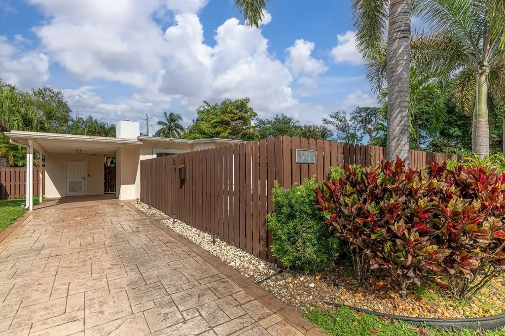 1717 SW 12th Court Fort Lauderdale FL 33312