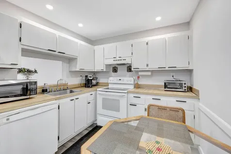2800 Somerset Drive Lauderdale Lakes FL 33311