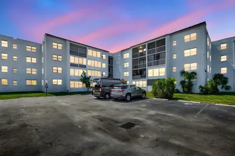 2800 Somerset Drive Lauderdale Lakes FL 33311