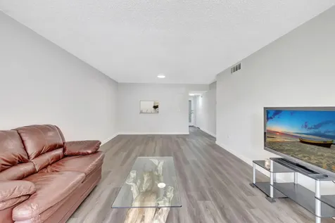 2800 Somerset Drive Lauderdale Lakes FL 33311