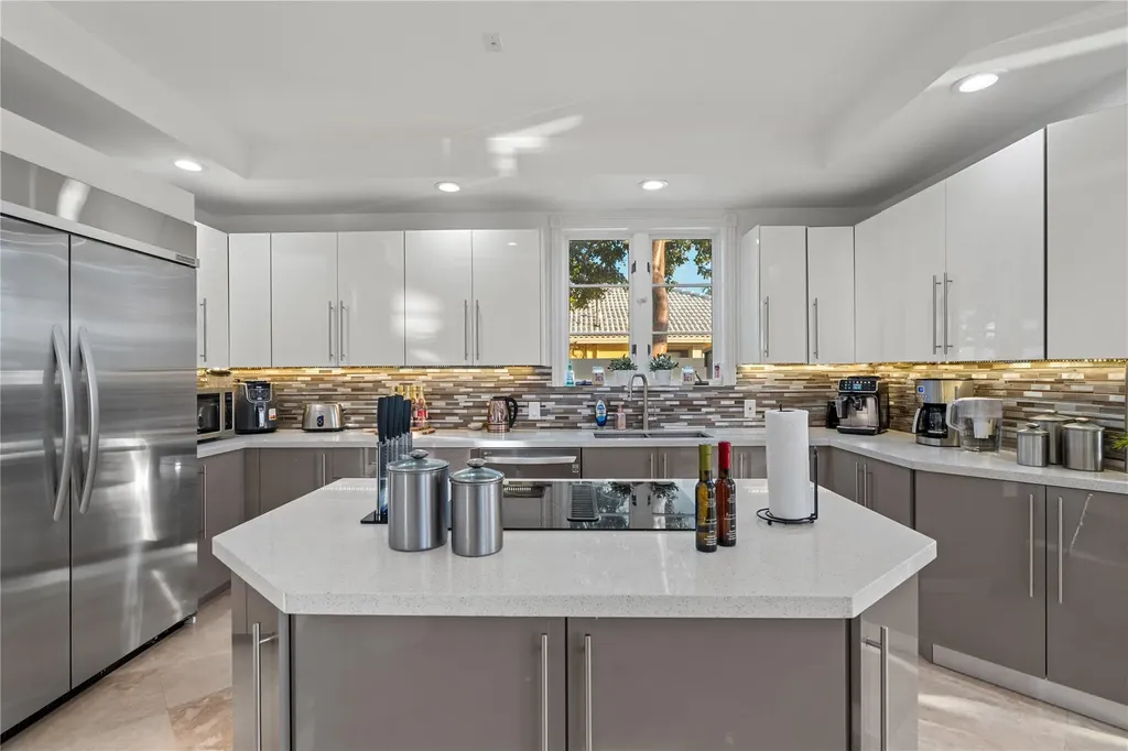 2833 NE 32nd Street Lighthouse Point FL 33064