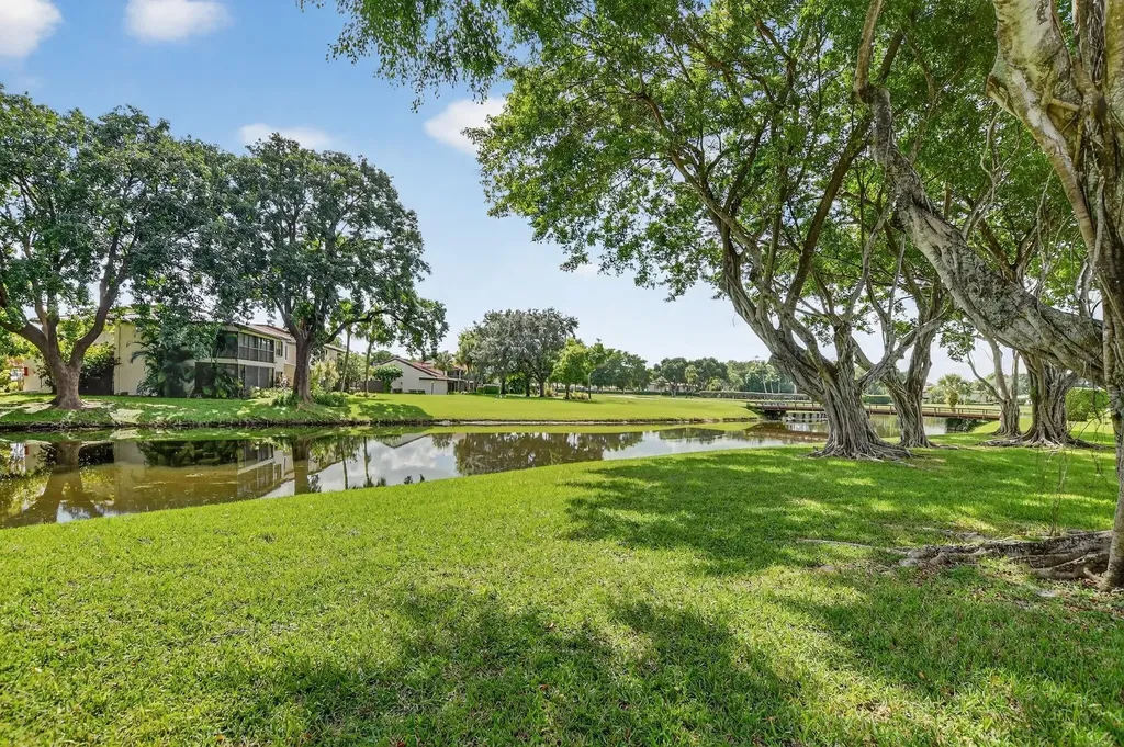 8310 Casa Del Lago Boca Raton FL 33433