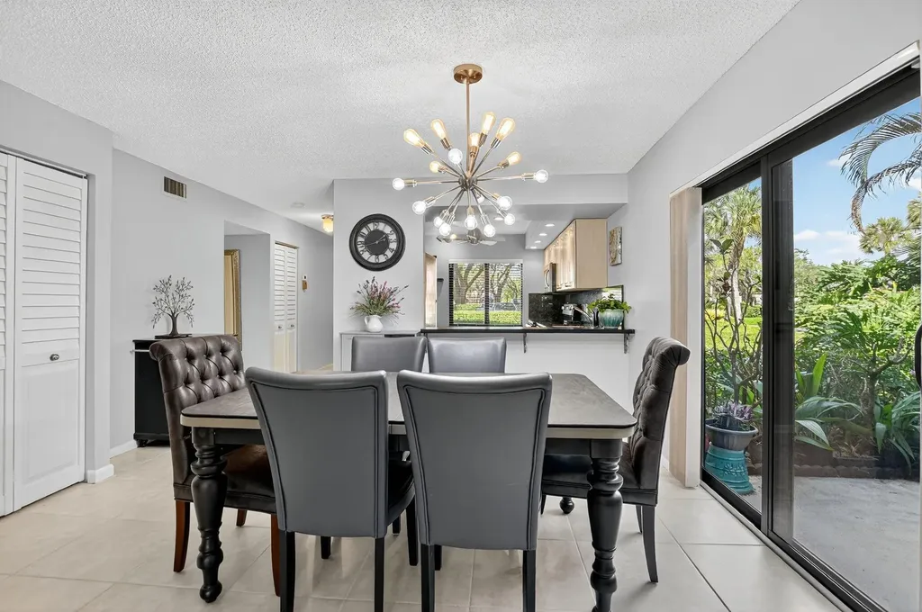 8310 Casa Del Lago Boca Raton FL 33433