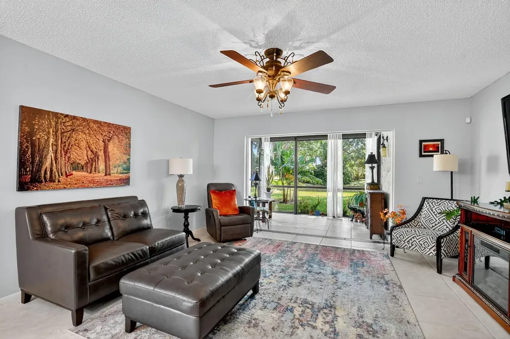 8310 Casa Del Lago Boca Raton FL 33433