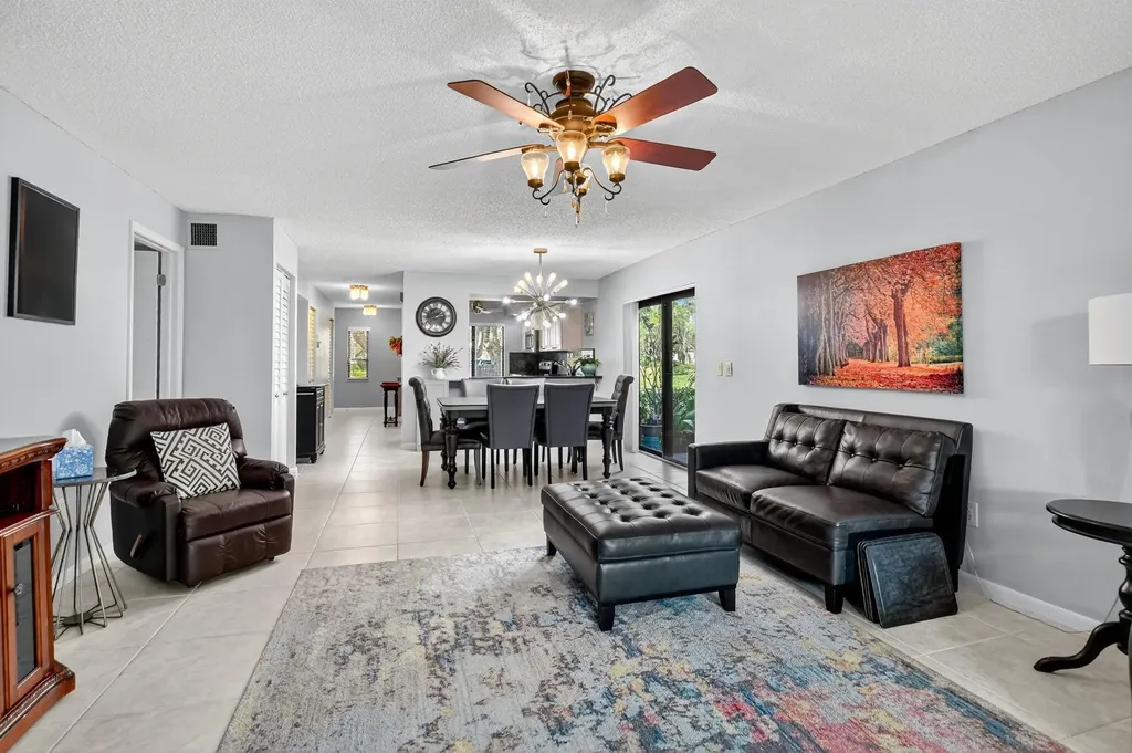 8310 Casa Del Lago Boca Raton FL 33433