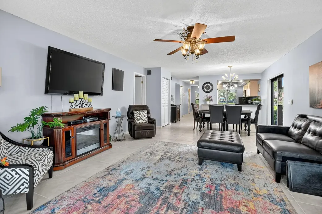 8310 Casa Del Lago Boca Raton FL 33433