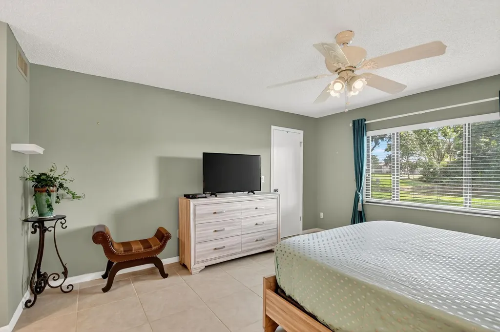 8310 Casa Del Lago Boca Raton FL 33433