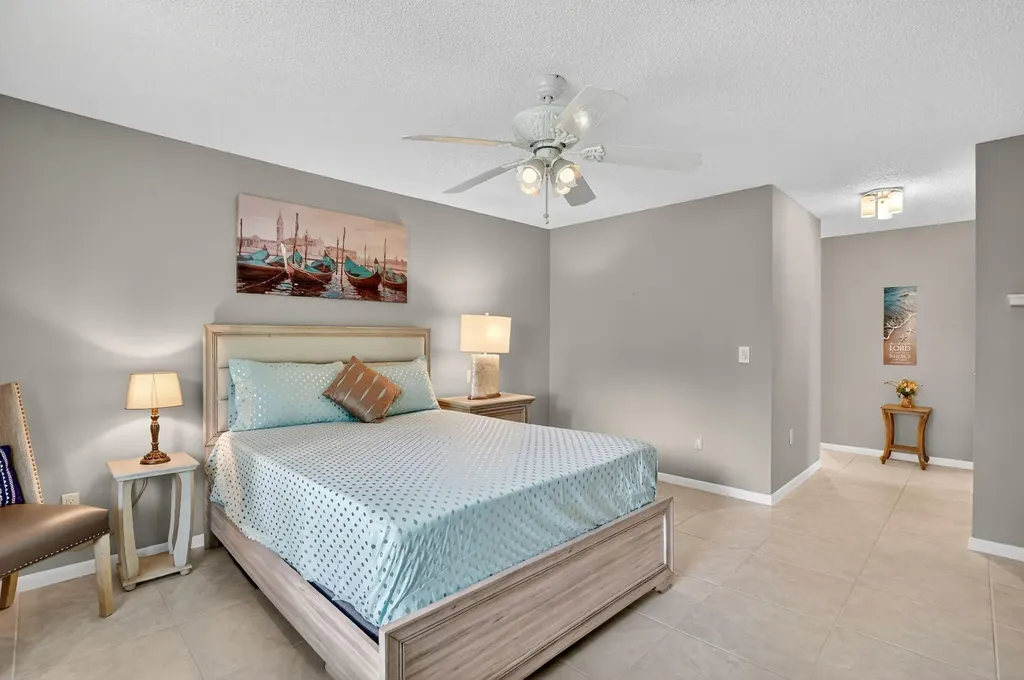 8310 Casa Del Lago Boca Raton FL 33433