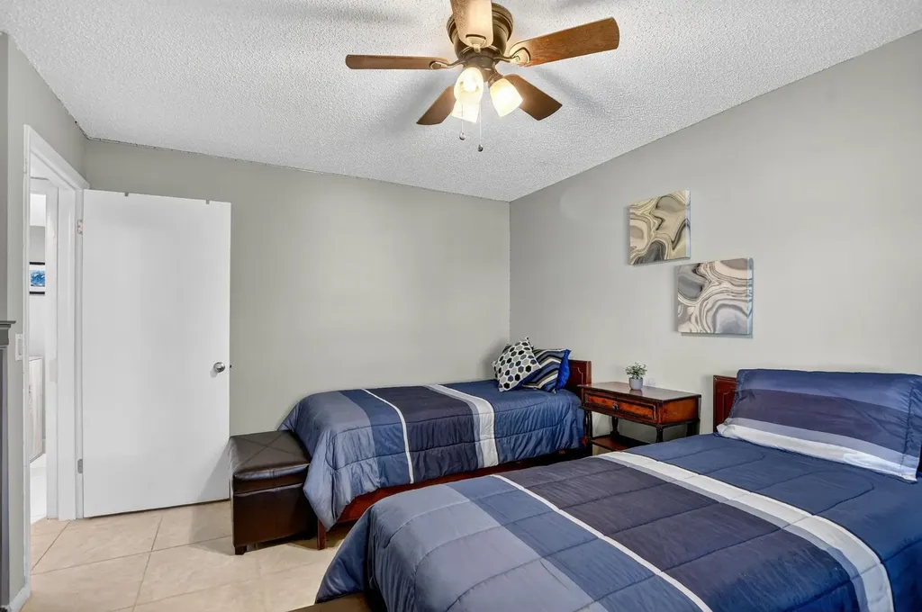 8310 Casa Del Lago Boca Raton FL 33433