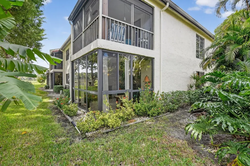 8310 Casa Del Lago Boca Raton FL 33433