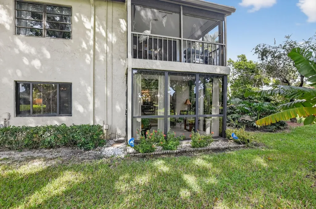 8310 Casa Del Lago Boca Raton FL 33433