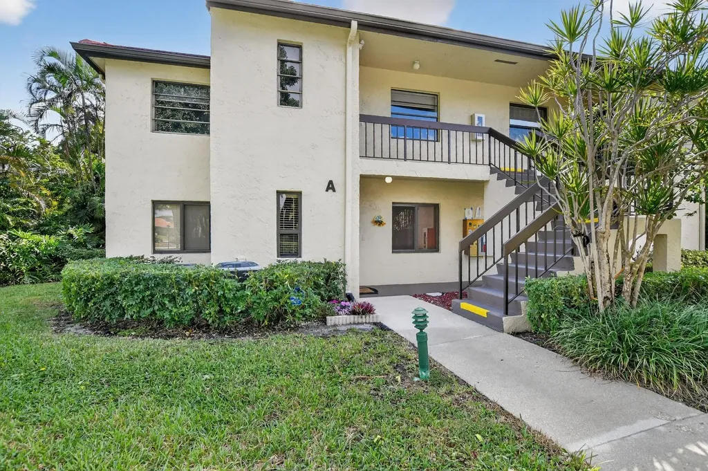 8310 Casa Del Lago Boca Raton FL 33433