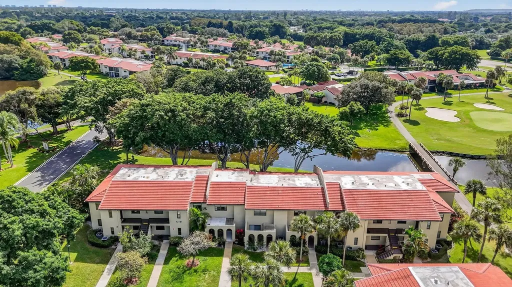 8310 Casa Del Lago Boca Raton FL 33433