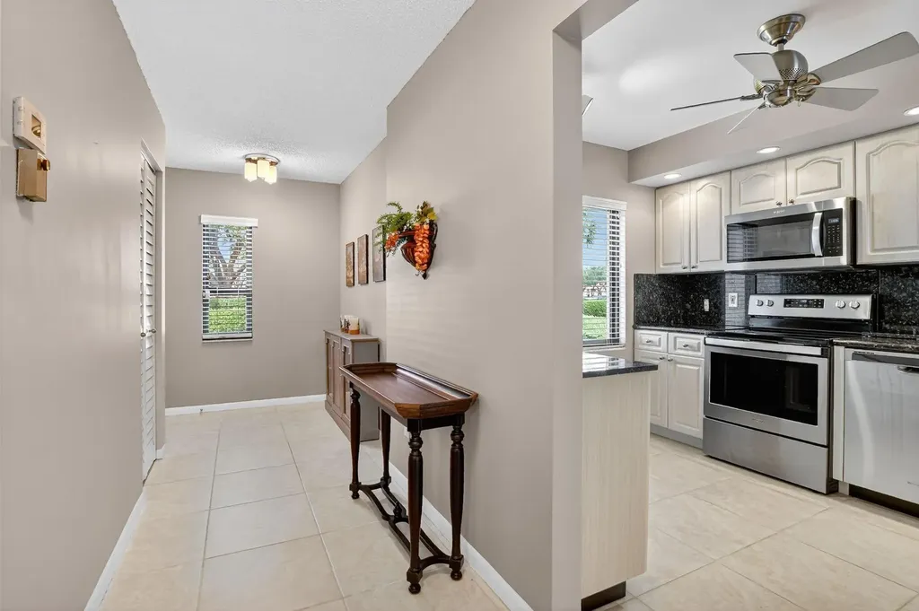 8310 Casa Del Lago Boca Raton FL 33433