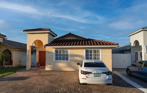 8927 NW 111th Terrace Hialeah FL 33018
