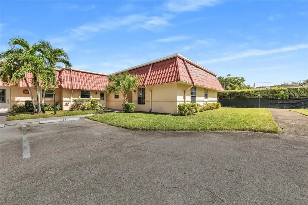 123 Amherst Lane Lake Worth FL 33467