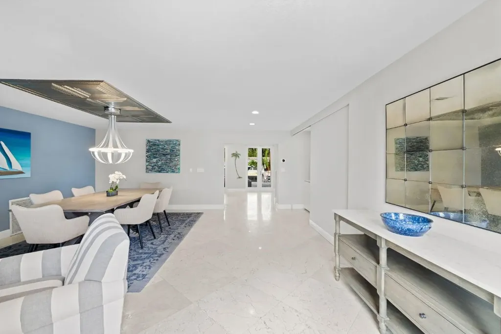 2341 NE 48 Court Lighthouse Point FL 33064