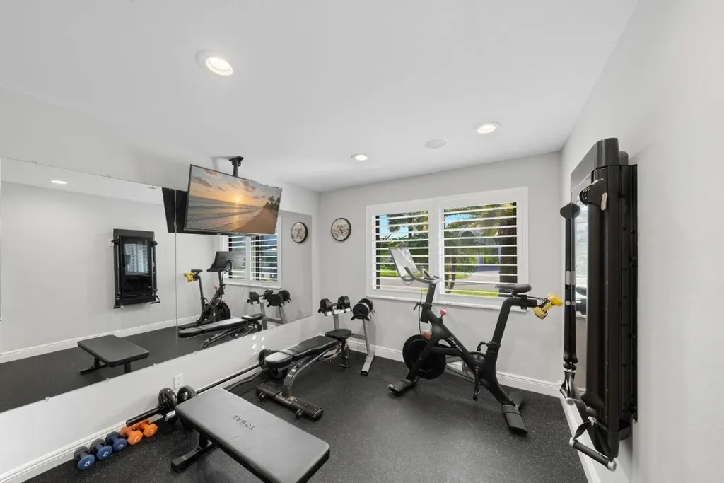 2341 NE 48 Court Lighthouse Point FL 33064