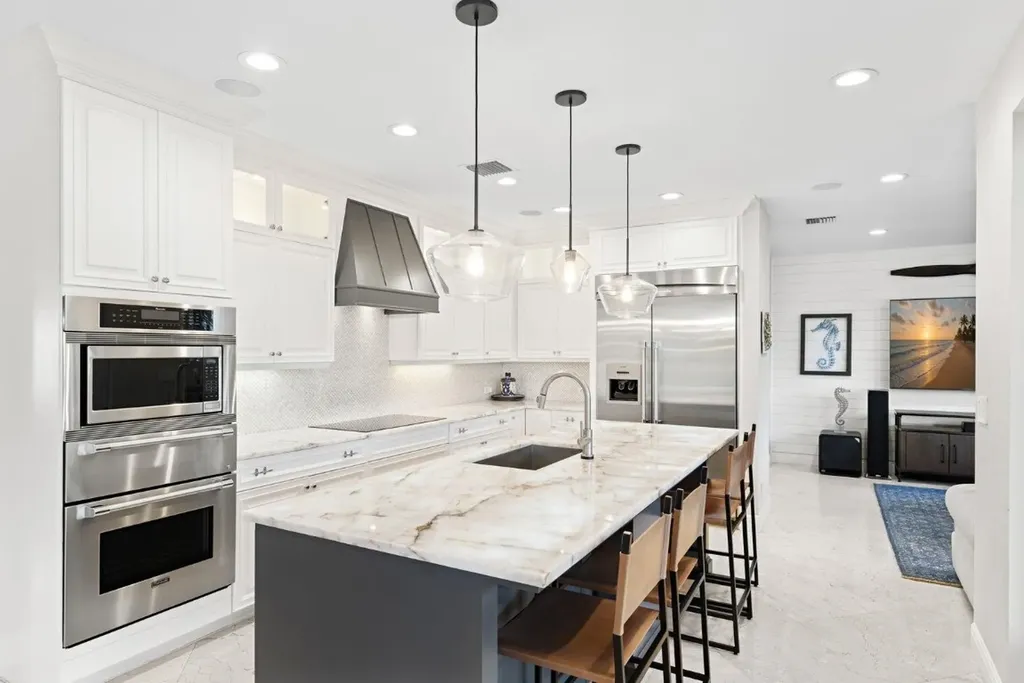 2341 NE 48 Court Lighthouse Point FL 33064