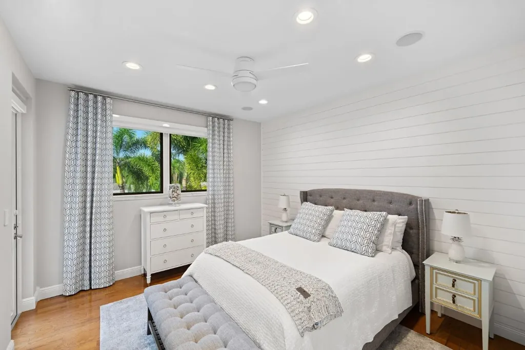 2341 NE 48 Court Lighthouse Point FL 33064
