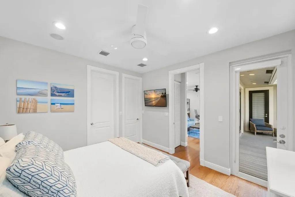 2341 NE 48 Court Lighthouse Point FL 33064