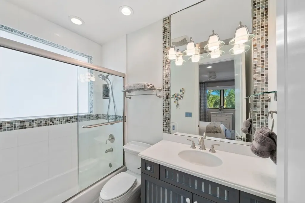 2341 NE 48 Court Lighthouse Point FL 33064