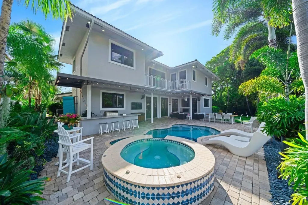 2341 NE 48 Court Lighthouse Point FL 33064