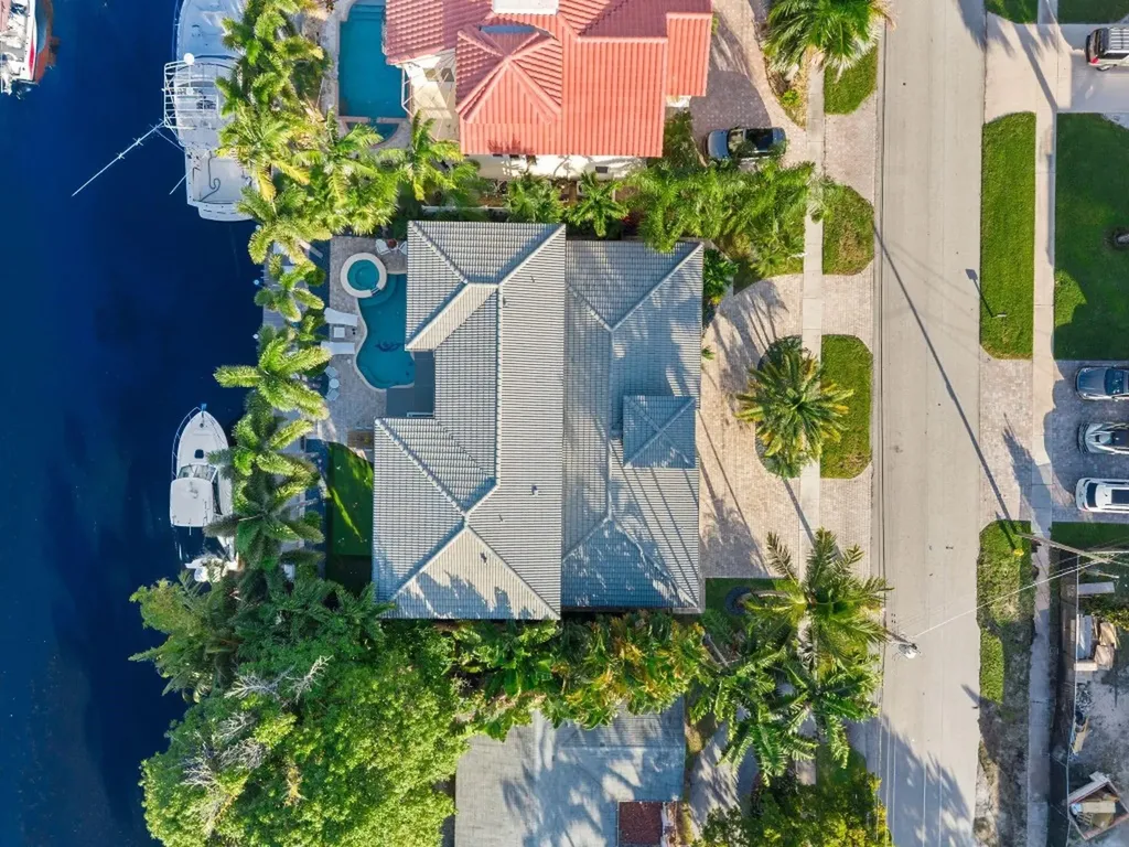 2341 NE 48 Court Lighthouse Point FL 33064