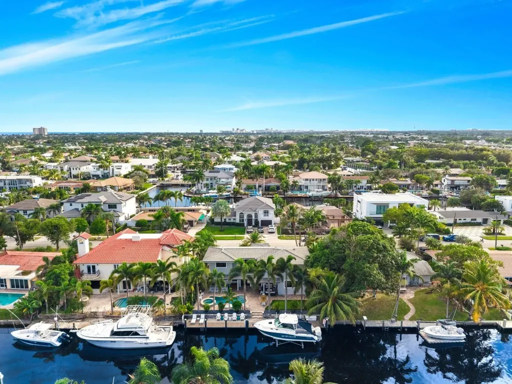 2341 NE 48 Court Lighthouse Point FL 33064