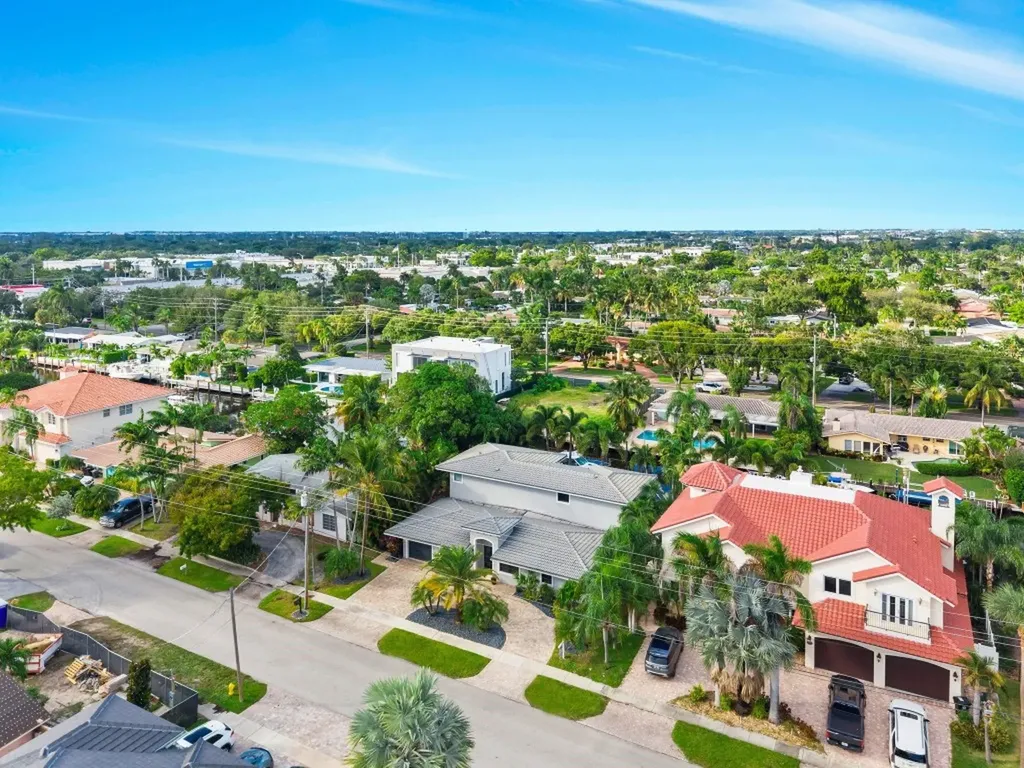 2341 NE 48 Court Lighthouse Point FL 33064