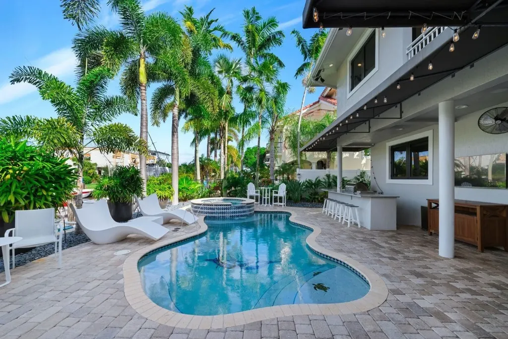 2341 NE 48 Court Lighthouse Point FL 33064