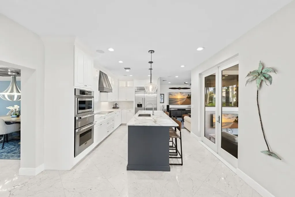 2341 NE 48 Court Lighthouse Point FL 33064