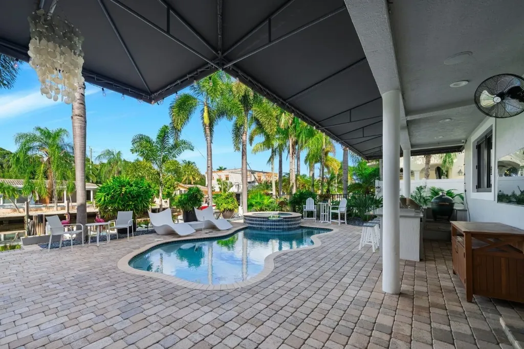 2341 NE 48 Court Lighthouse Point FL 33064