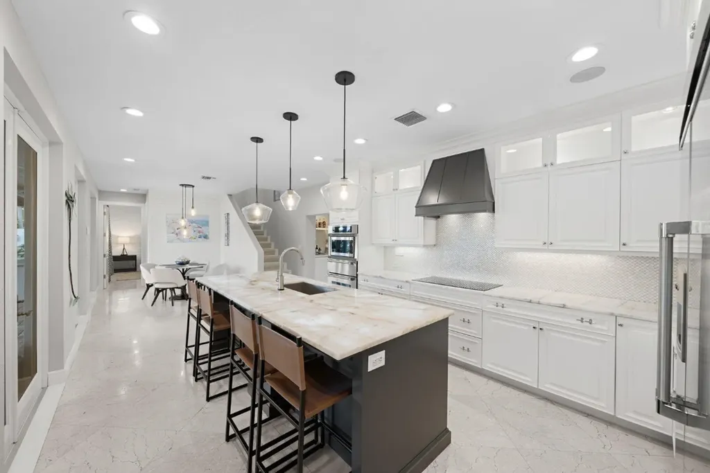 2341 NE 48 Court Lighthouse Point FL 33064